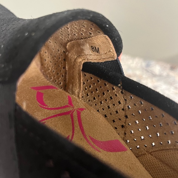 Comfortiva slip on shoes size 8 - Picture 4 of 6